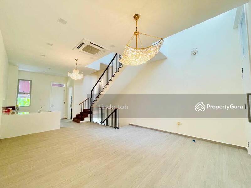 Prop-GPT: Cluster House: D19  Prime landed cluster near Kovan MRT