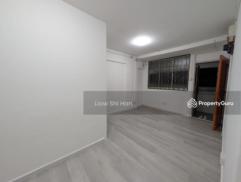 Prop-GPT: HDB Flat: D23 Bukit Batok 359 Bukit Batok Street 31
