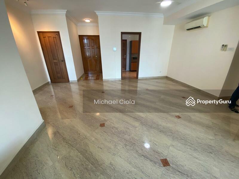 Prop-GPT: Condominium: D10  Spring Grove