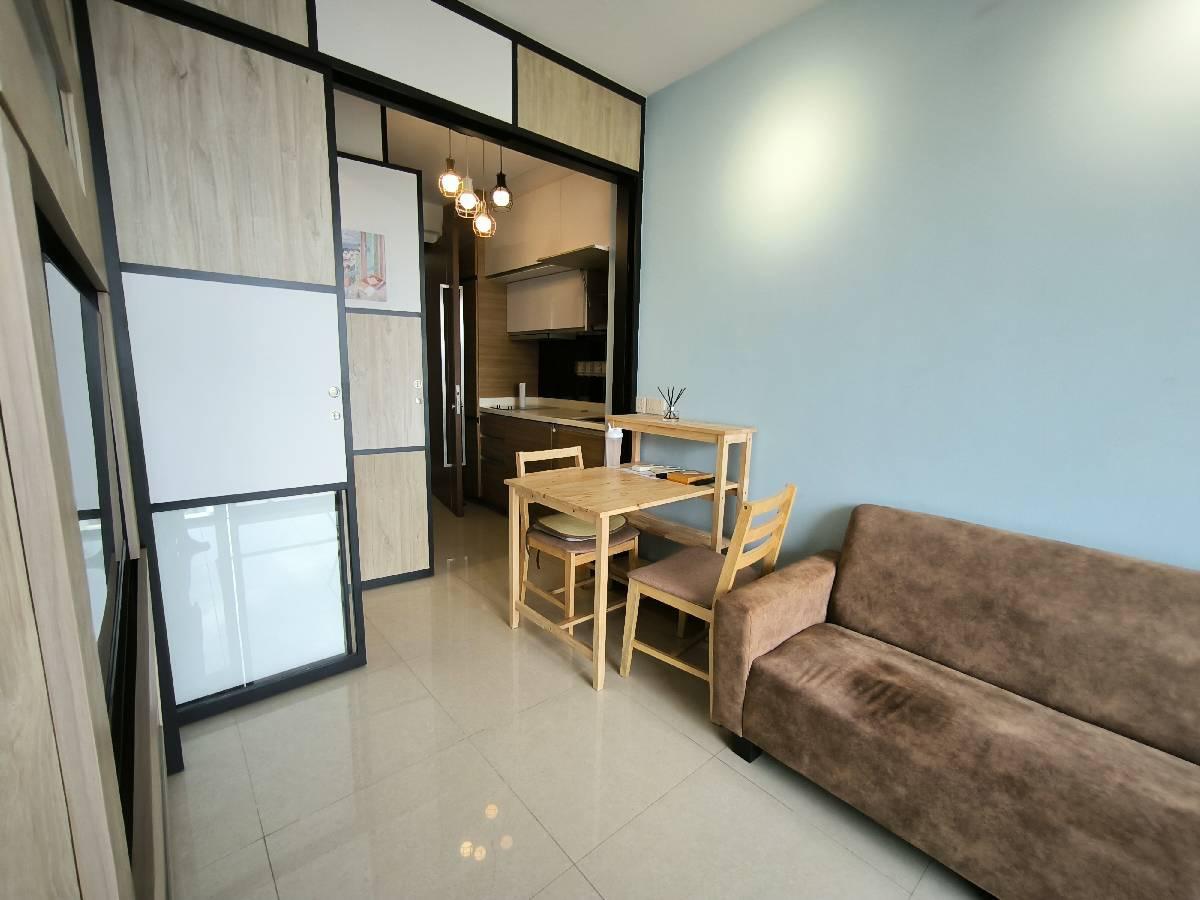 Centra Heights Condominium For Rent, $2,850, 1 Bed 1 Bath 463 sqft $6.16 psf