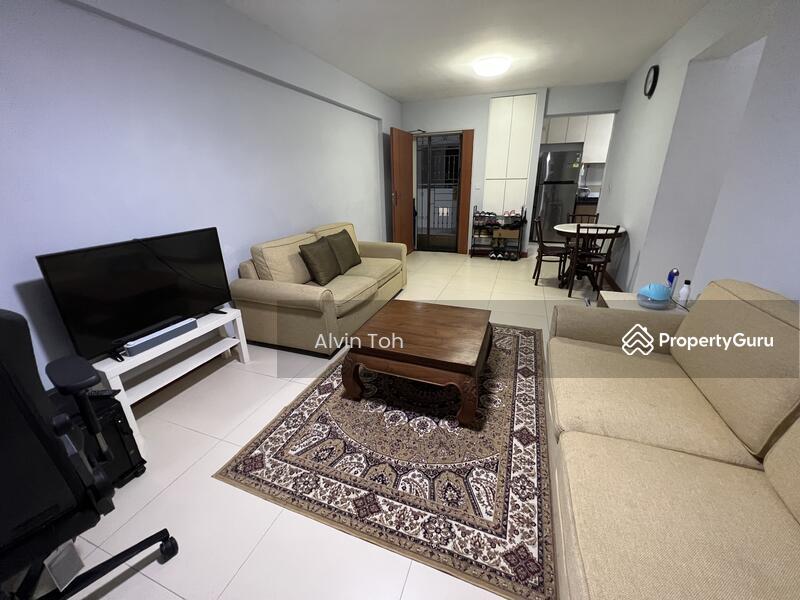 Prop-GPT: HDB Flat: D27 Yishun 432A Yishun Avenue 1