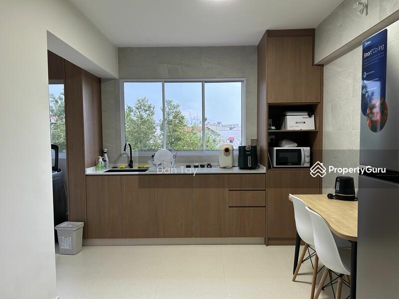 Prop-GPT: Apartment: D20  Lakeview Estate