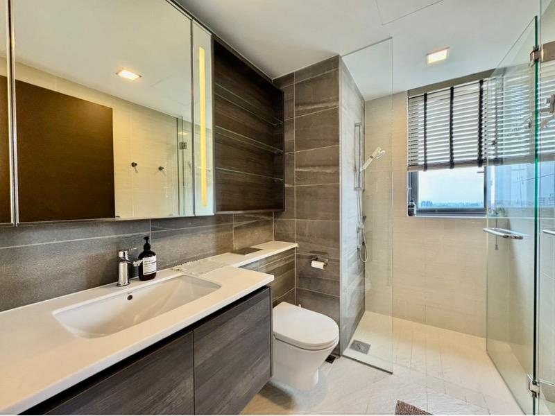 Sims Urban Oasis Condominium For Rent, $3,200, 1 Bed 1 Bath 463 sqft $6.91 psf