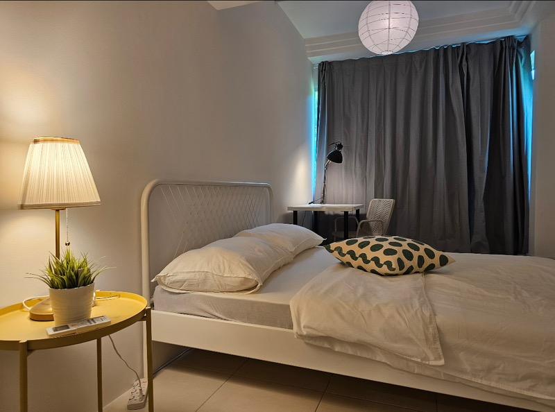 One Tree Hill Mansions Apartment Room Rental, $1,350, 1 Bed 150 sqft $9.00 psf