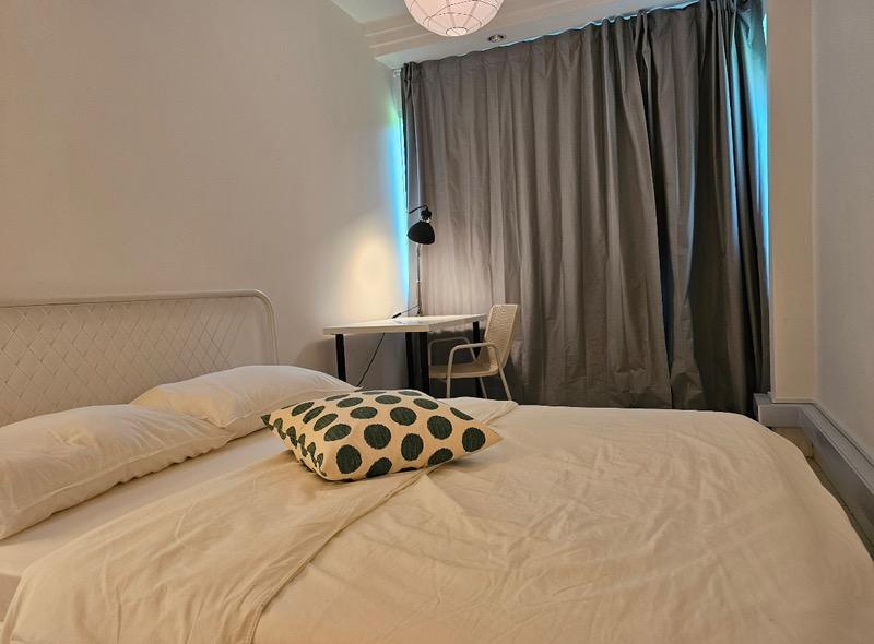 One Tree Hill Mansions Apartment Room Rental, $1,350, 1 Bed 150 sqft $9.00 psf