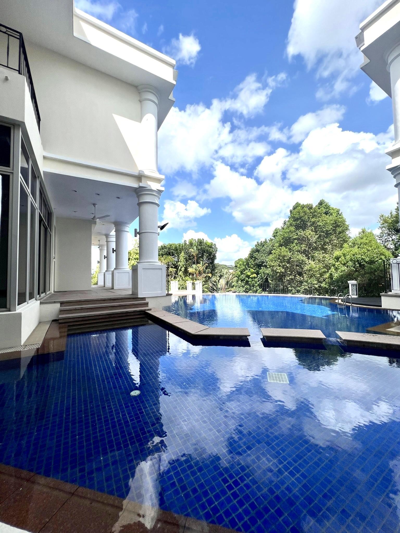 Prop-GPT: Bungalow - Good Class: D10 Holland Stunning GCB at Holland Village Vicinity