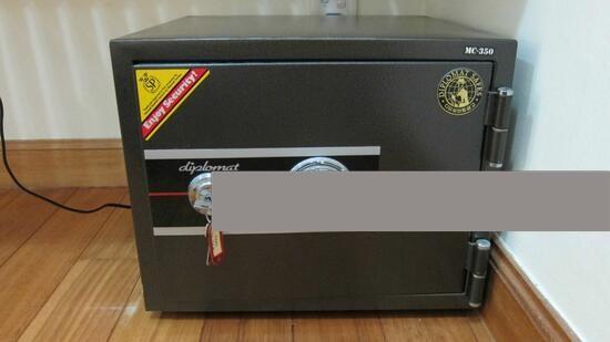 Robertson 100 Apartment For Rent, $5,000, 2 Bed 2 Bath 883 sqft $5.66 psf