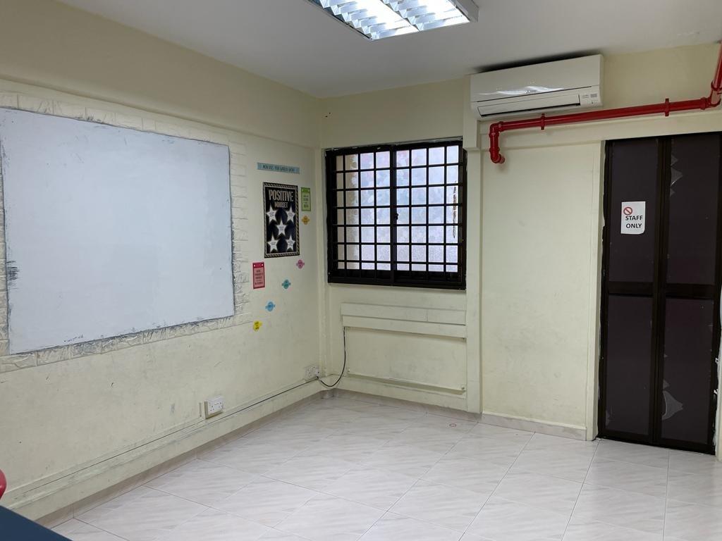 Prop-GPT: HDB Apartment: D27 Yishun 156 Yishun Street 11