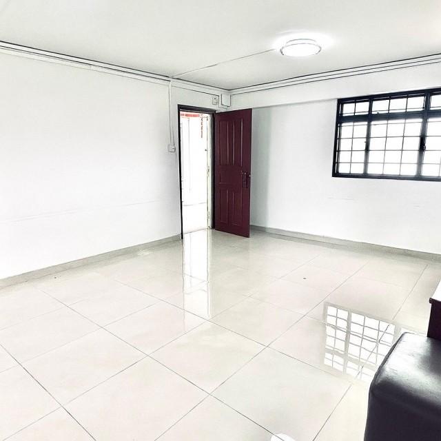 Prop-GPT: HDB Apartment: D27  737 Yishun Street 72