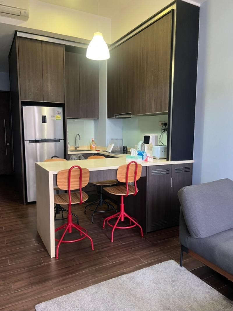 Hillsta Condominium For Rent, $2,800, 1 Bed 1 Bath 450 sqft $6.22 psf