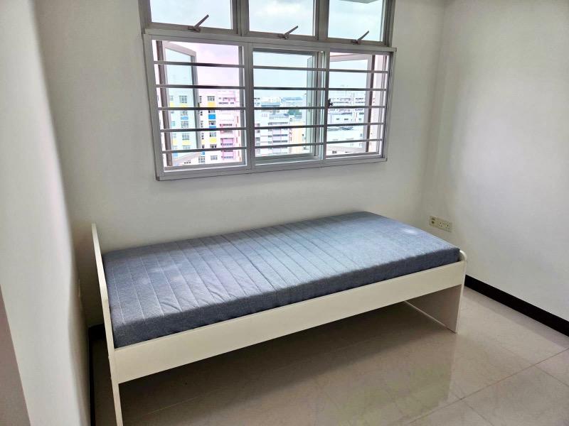 561A Jurong West Street 42 HDB Apartment Room Rental, $800, 1 Bed 2 Bath 731 sqft $1.09 psf
