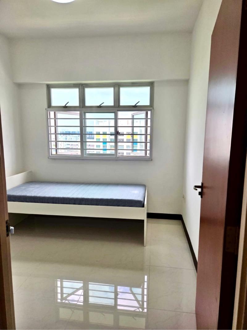 561A Jurong West Street 42 HDB Apartment Room Rental, $800, 1 Bed 2 Bath 731 sqft $1.09 psf
