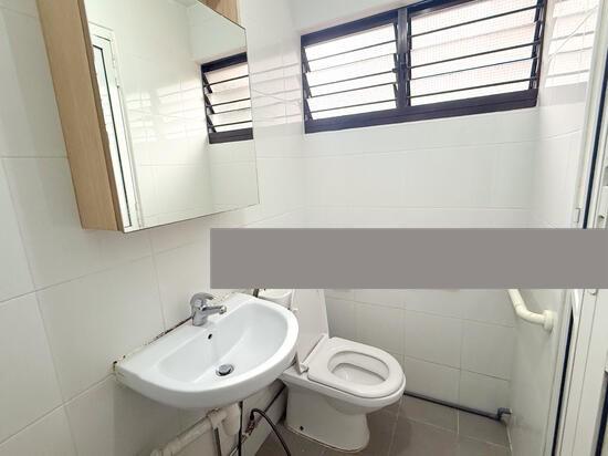 530 Bukit Batok Street 51 HDB Apartment Room Rental, $1,300, 1 Bed 2 Bath 100 sqft $13.00 psf