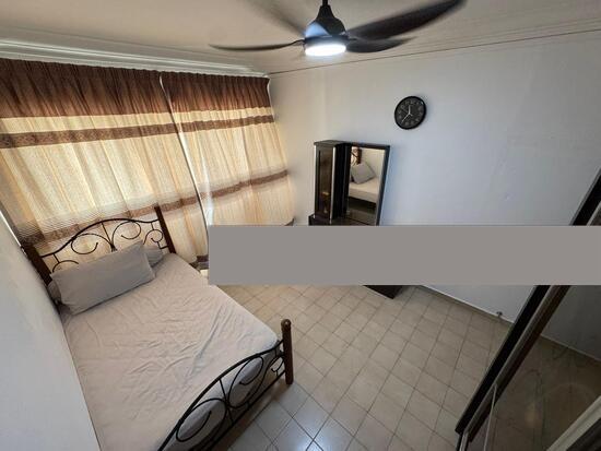 345 Bukit Batok Street 34 HDB Apartment Room Rental, $750, 1 Bed 2 Bath 100 sqft $7.50 psf