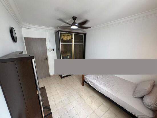345 Bukit Batok Street 34 HDB Apartment Room Rental, $750, 1 Bed 2 Bath 100 sqft $7.50 psf