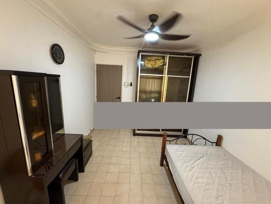 345 Bukit Batok Street 34 HDB Apartment Room Rental, $750, 1 Bed 2 Bath 100 sqft $7.50 psf