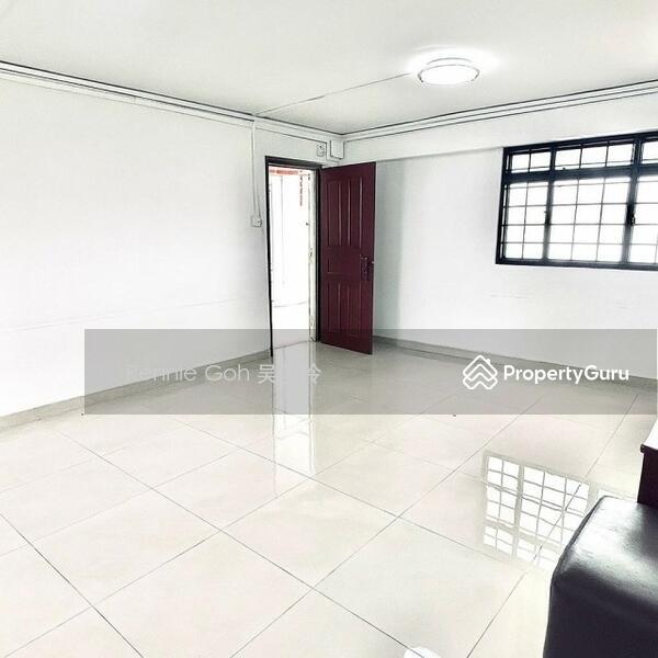 Prop-GPT: HDB Flat: D27 Yishun 737 Yishun Street 72
