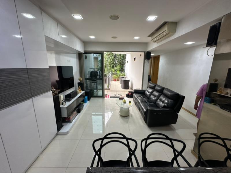 Prop-GPT: Condominium: D19  Terrasse