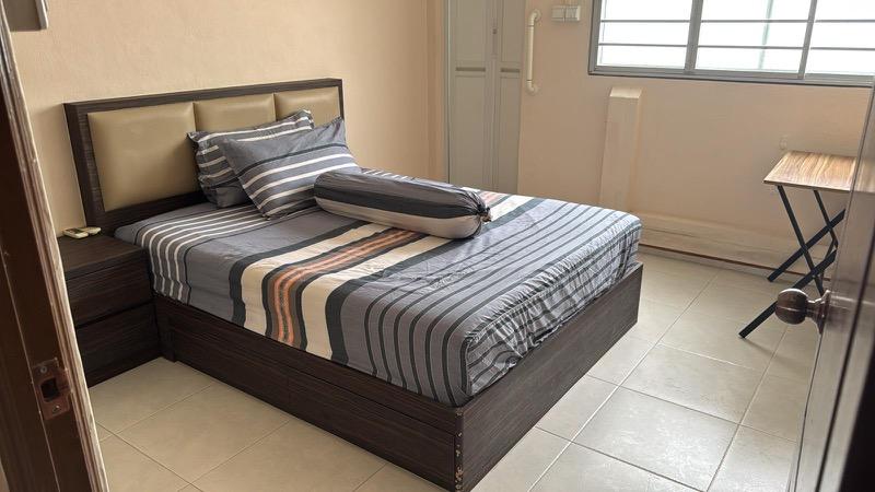 407 Pandan Gardens HDB Apartment Room Rental, $1,400, 1 Bed 1 Bath 269 sqft $5.20 psf