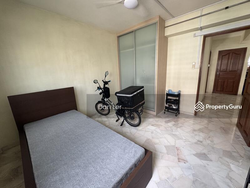 Prop-GPT: HDB Flat: D22 Boon Lay 736 Jurong West Street 75