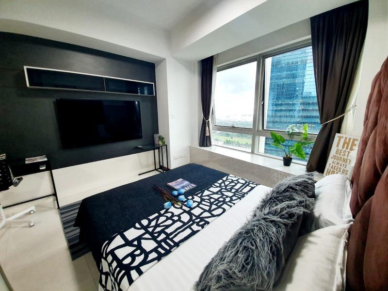 Prop-GPT: Apartment: D01 Marina The Sail @ Marina Bay
