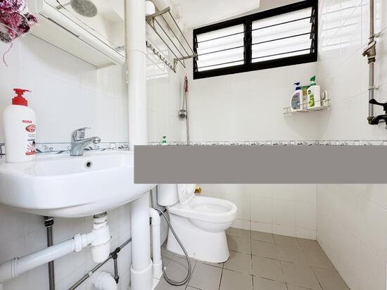 468 Ang Mo Kio Avenue 10 HDB Apartment Room Rental, $800, 1 Bed 1 Bath 150 sqft $5.33 psf