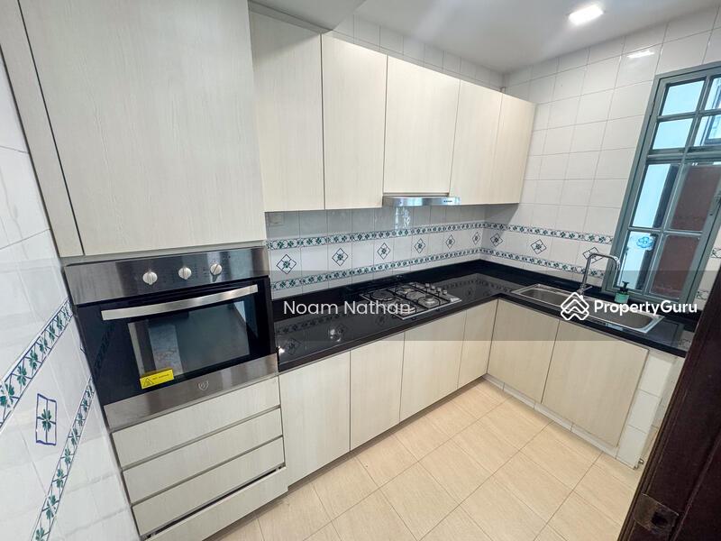 2 Storey Town House with Attic and Pool near ACS Barker