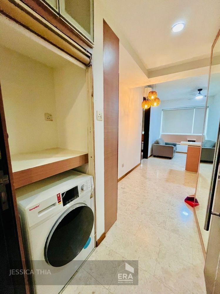Condominium for Rent: Mackenzie Road, Cairnhill, D09, 228719