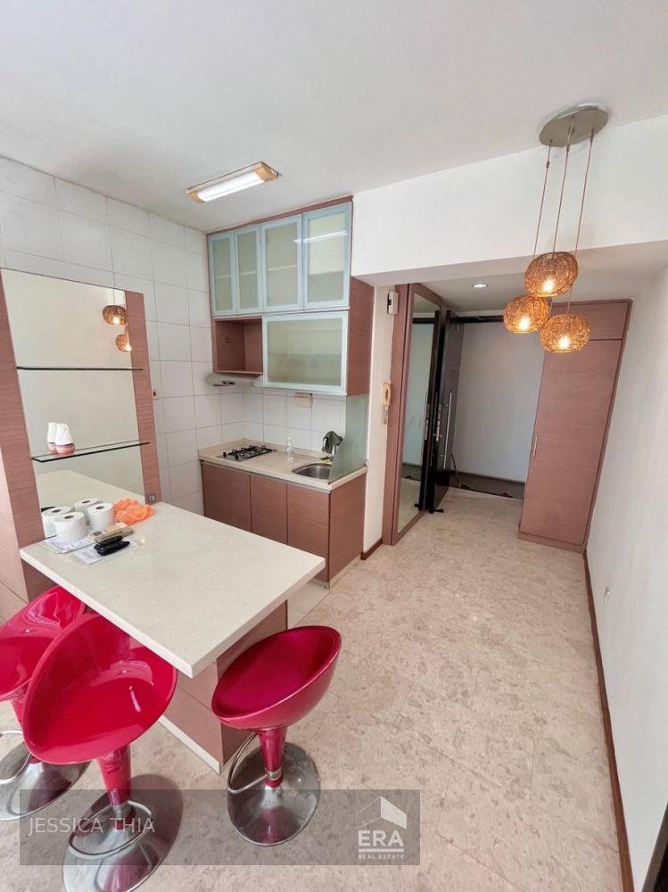 Condominium for Rent: Mackenzie Road, Cairnhill, D09, 228719