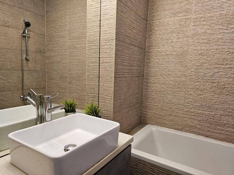 Condominium for Rent: D18, 529893