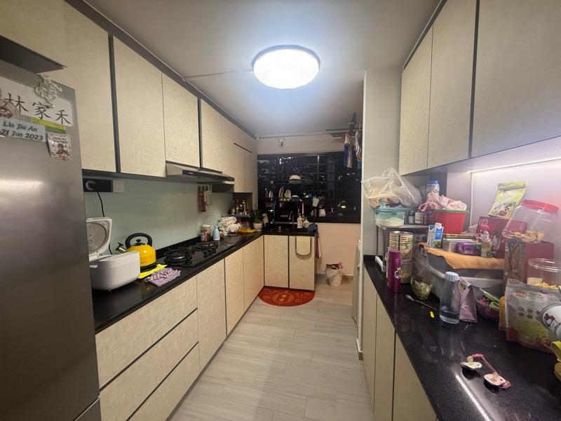 3 Queen's Road HDB Apartment For Rent, $3,700, 2 Bed 1 Bath 957 sqft $3.87 psf