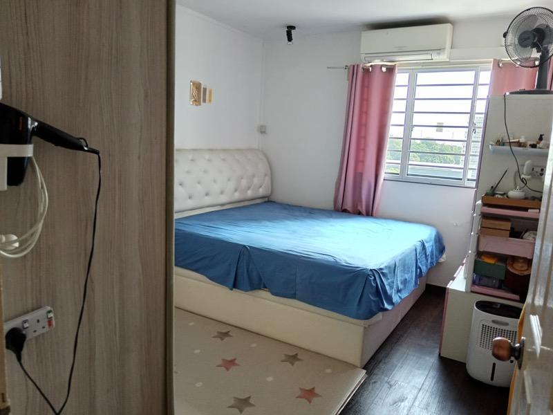 Prop-GPT: HDB Apartment: D23 Bukit Batok 423 Bukit Batok West Avenue 2