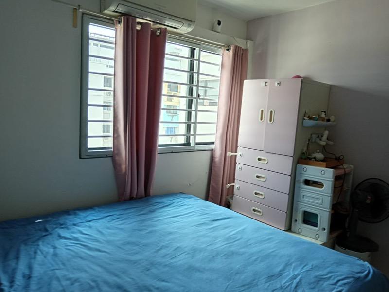 423 Bukit Batok West Avenue 2 HDB Apartment Room Rental, $700, 1 Bed 2 Bath 10 sqft $70.00 psf