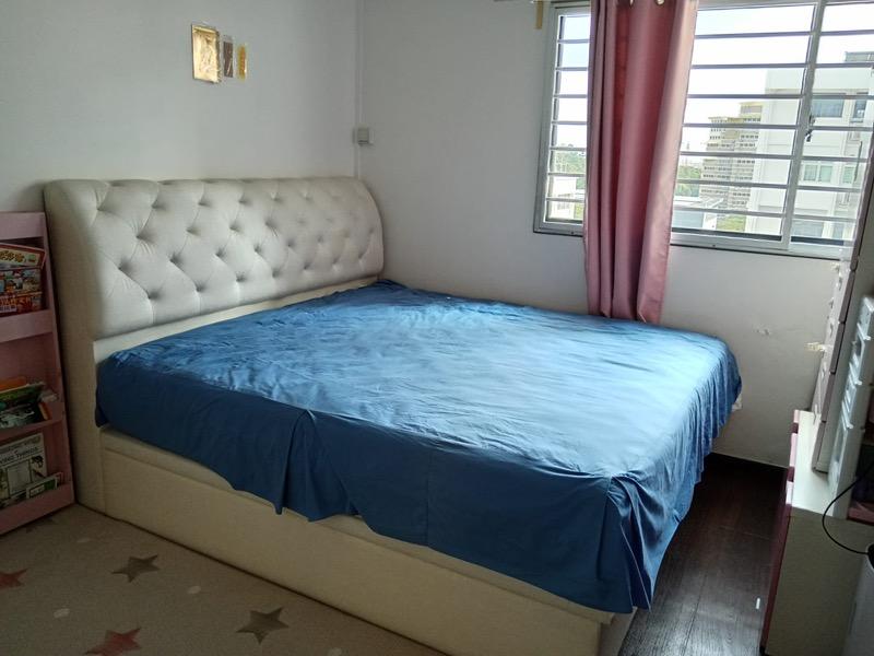 423 Bukit Batok West Avenue 2 HDB Apartment Room Rental, $700, 1 Bed 2 Bath 10 sqft $70.00 psf