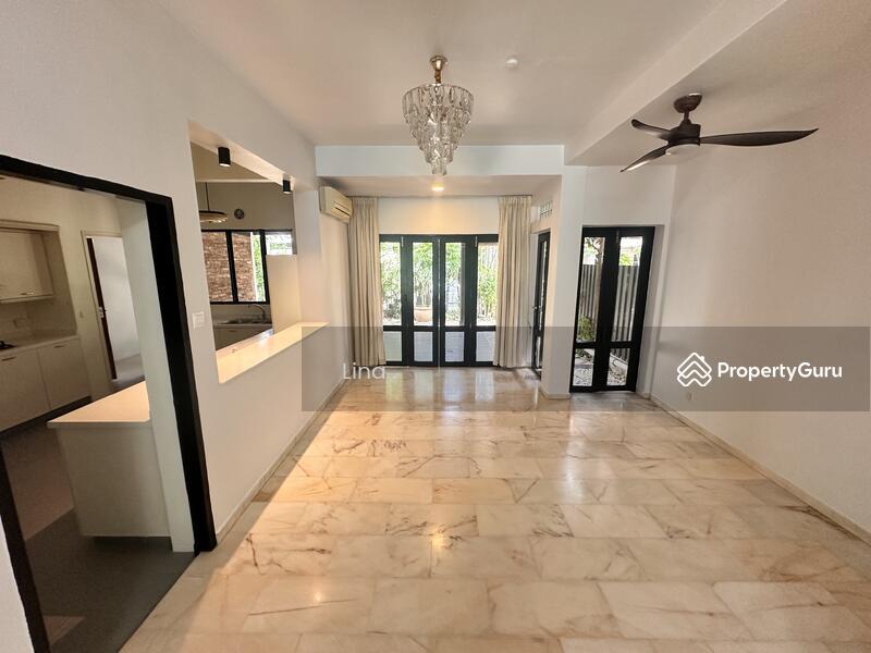 Bungalow for Rent: D21, 597000