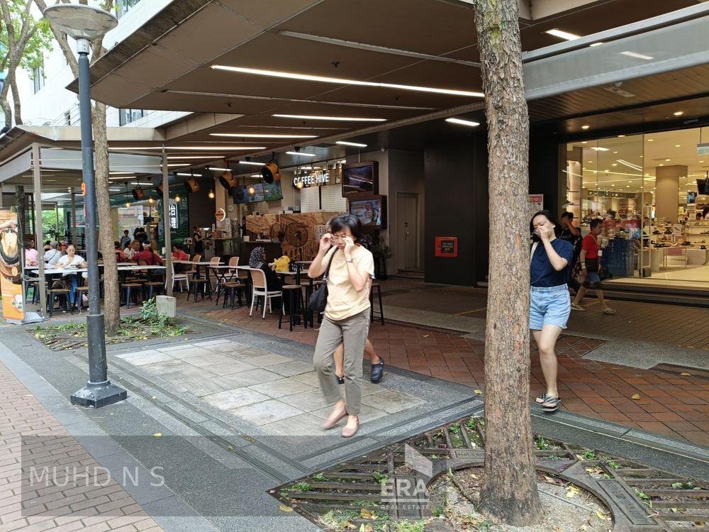 Highly Visible! Suit for Cafe, Bubble Tea, or Take Away Concept!