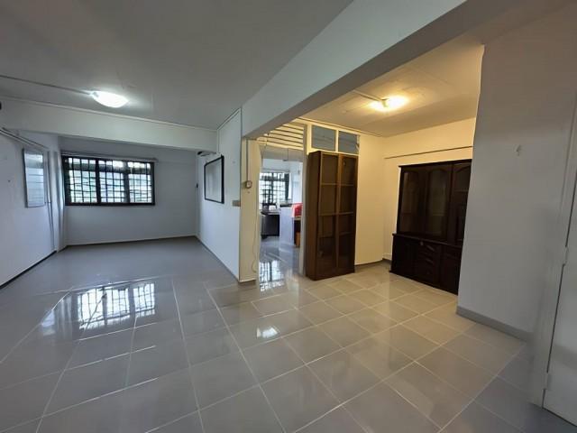 Prop-GPT: HDB Apartment: D25  111 Woodlands Street 13