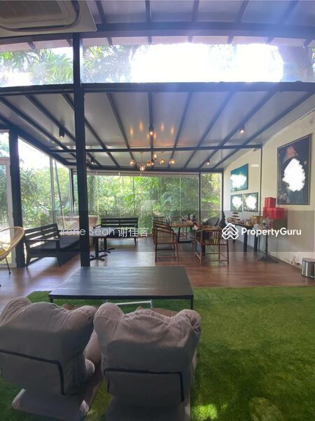 Holland Road - BLACK & WHITE COLONIAL HOUSE