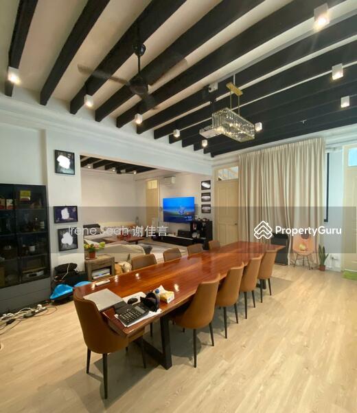 Holland Road - BLACK & WHITE COLONIAL HOUSE
