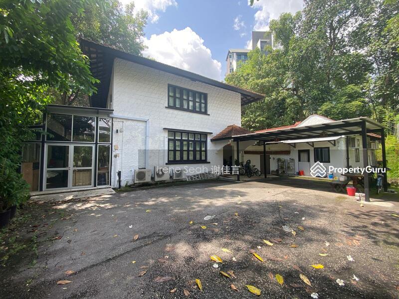 Holland Road - BLACK & WHITE COLONIAL HOUSE