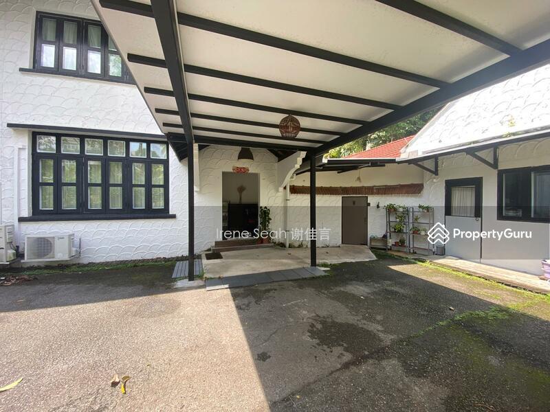 Holland Road - BLACK & WHITE COLONIAL HOUSE