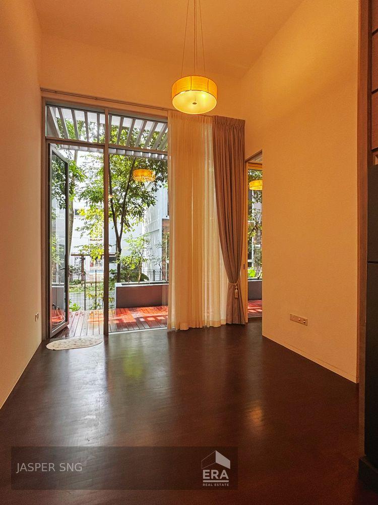 High Ceiling Unit With Patio! Great Facilities and Nearby Amenities!