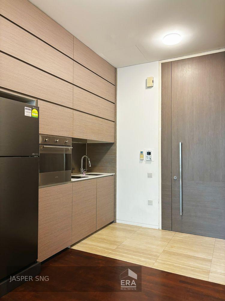 High Ceiling Unit With Patio! Great Facilities and Nearby Amenities!