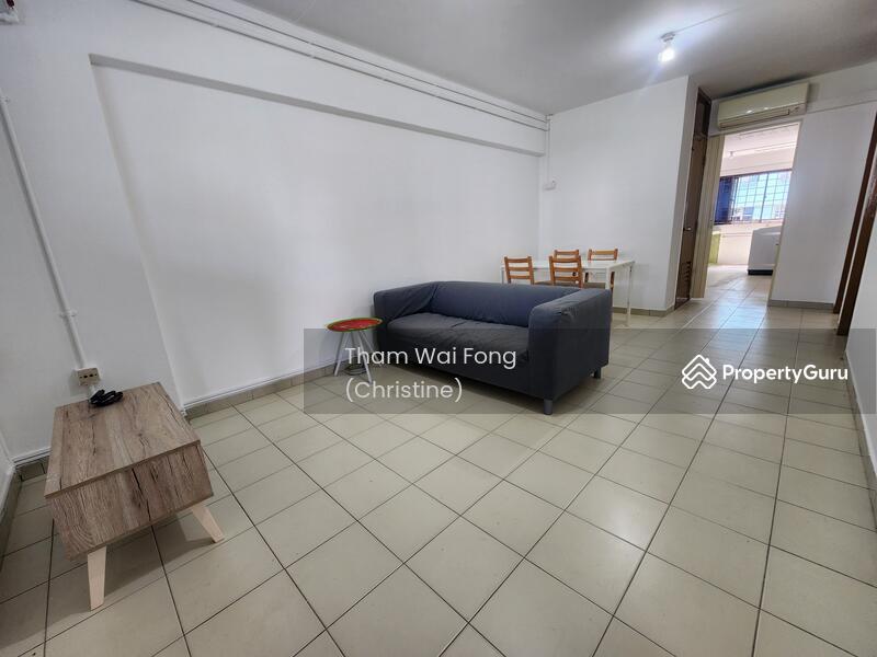 Prop-GPT: HDB Flat: D18  899A Tampines Street 81
