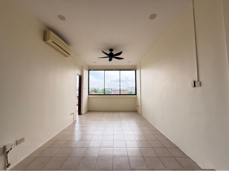 Prop-GPT: Condominium: D15  Eastern Lagoon II