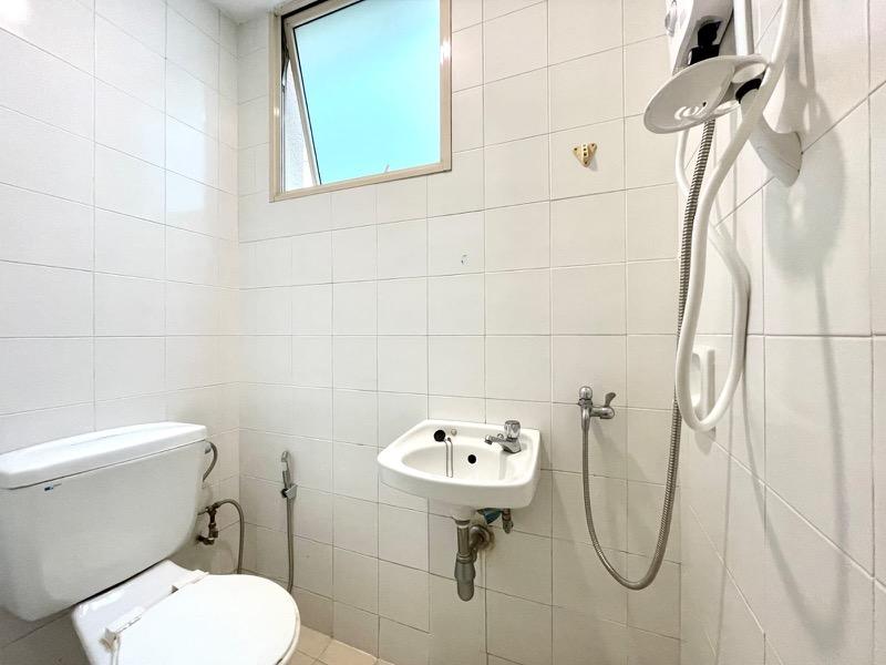 Northvale Apartment Room Rental, $1,300, 1 Bed 1 Bath 150 sqft $8.67 psf