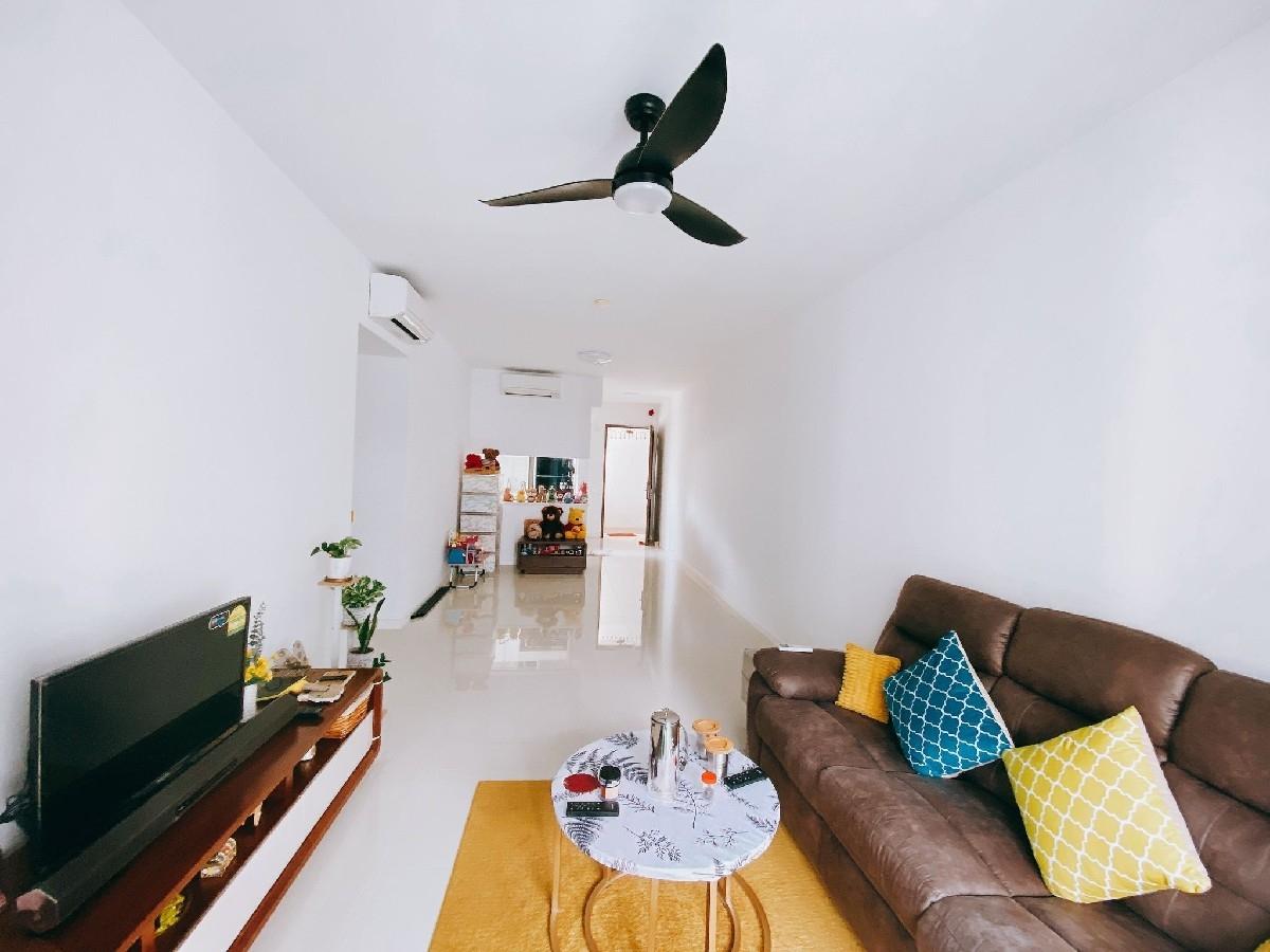 Prop-GPT: Condominium: D18  TREASURE AT TAMPINES