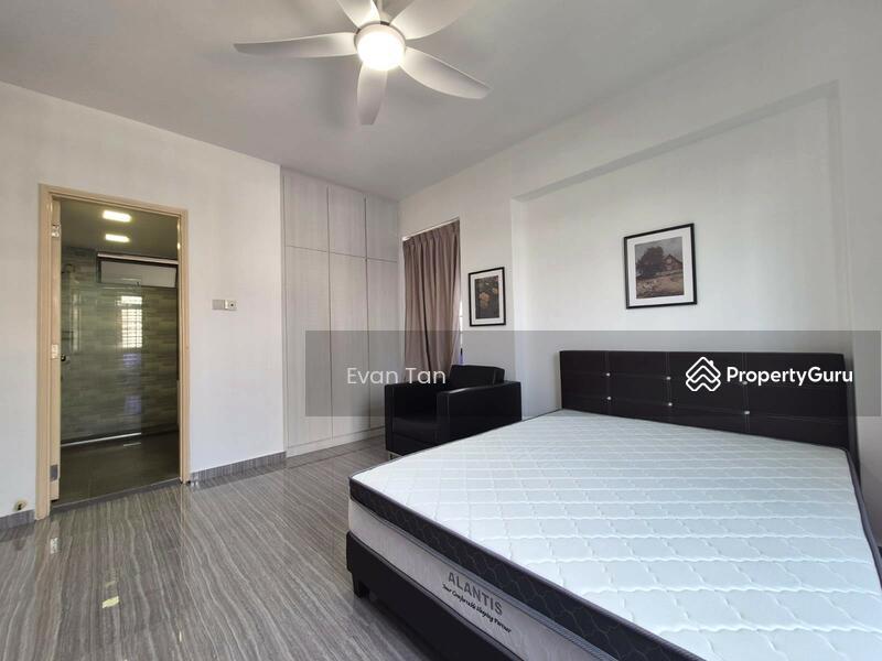 Prop-GPT: Condominium: D03 Tiong Bahru Master Room @ Emerald Park! 1 Pax Only!