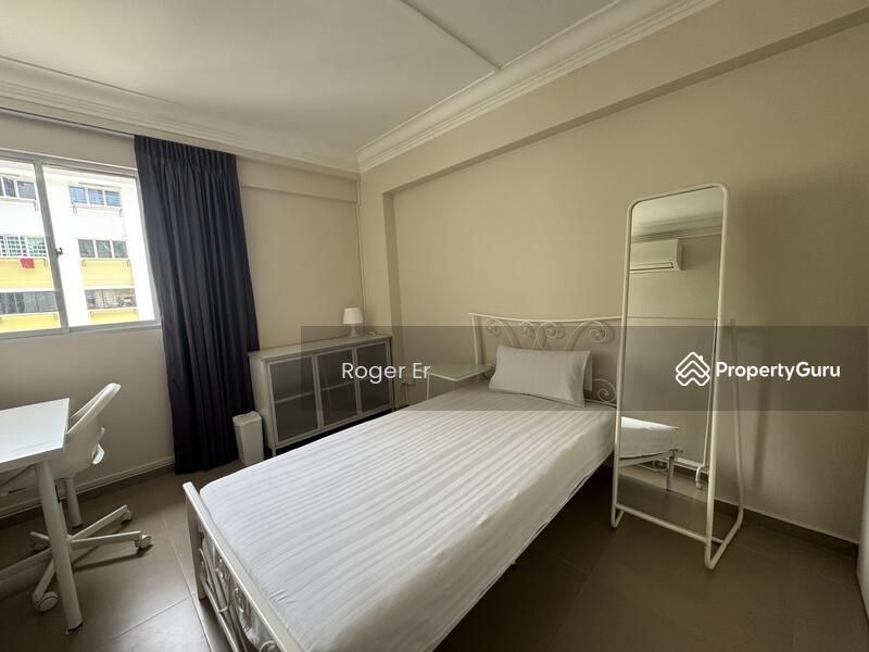Prop-GPT: HDB Flat: D18  132 Simei Street 1