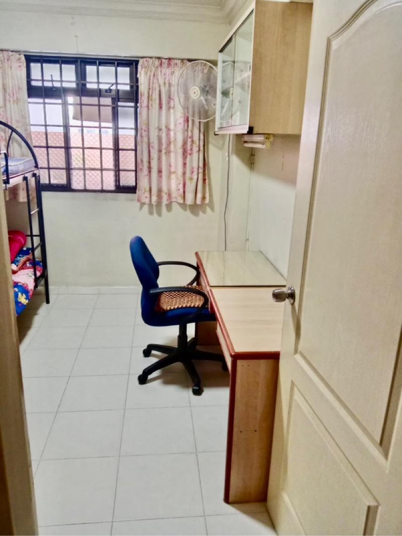 Prop-GPT: HDB Apartment: D22 Boon Lay 695 Jurong West Central 1